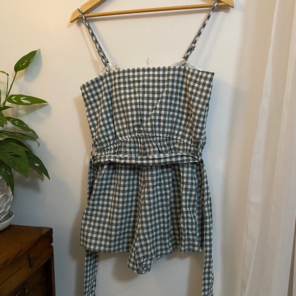 Romper - Picture 2 of 5